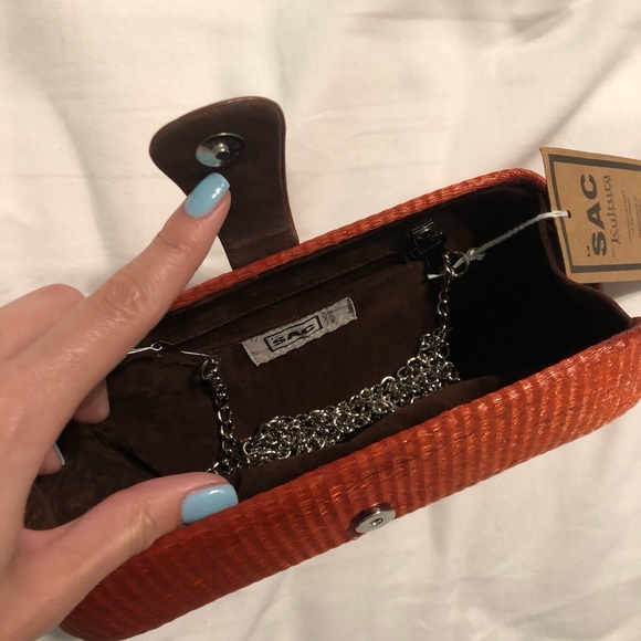 SOLD✨LE SAC Handwoven Clutch - Picture 3 of 3